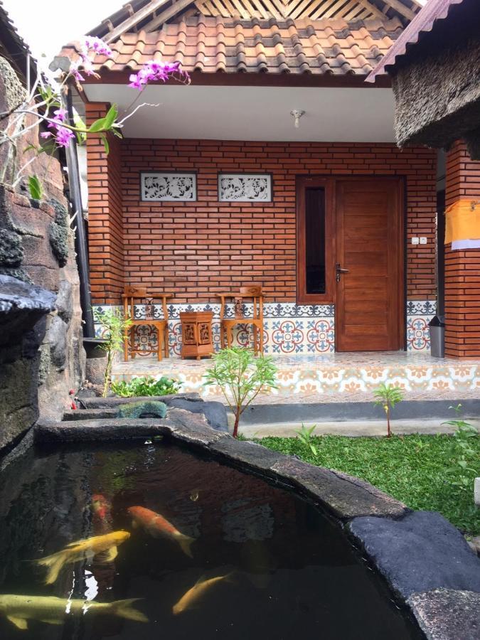 Raditya Homestay Mambat Exterior foto